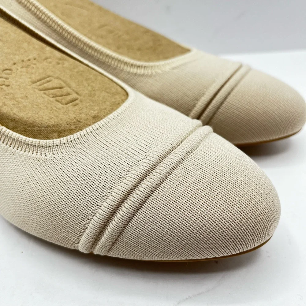 Vivaia Women’s Size 8.5 Julie Pro Cream Ivory Round Toe Chunky Heels